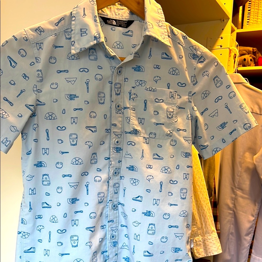🔹THE NORTH FACE boys graphic explorer button down shortsleeved shirt🔹